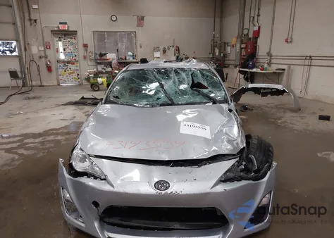 2015 Scion Fr-S z USA, uszkodzony, nr VIN JF1ZNAA13F8702500